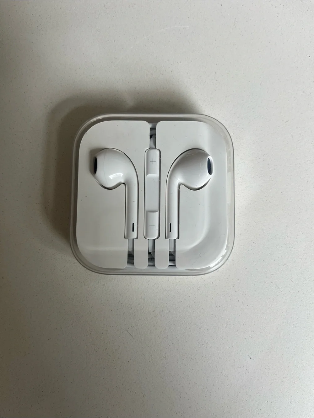 APPLE NWOT Wired Earbuds, Headphones with Mic